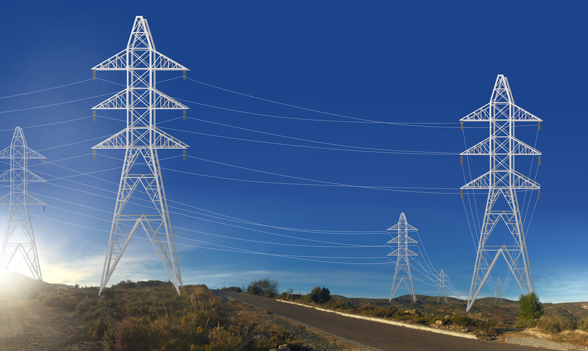 La carretera entre Saleres y Albuñuelas con las pilonas de Red Electrica